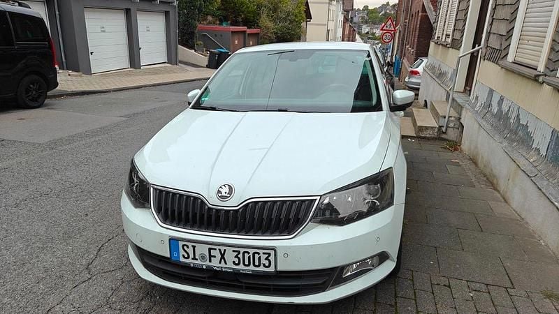 Weiß Gebraucht 2017 Skoda Fabia Kleinwagen | 6.500 € (Guter Preis) - Bild 1/4