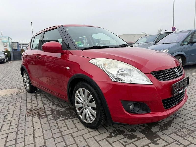 Gebraucht Suzuki Swift Club 94 PS (69 kW) 2013 Rot Kleinwagen