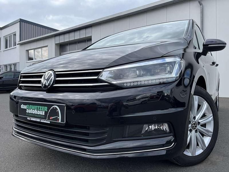 Deep black Gebraucht 2024 VW Touran Highline Van / Kleinbus | 32.460 € (Guter Preis) - Bild 1/4