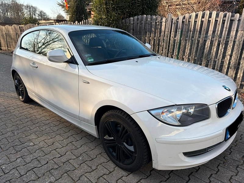 Gebraucht BMW 116 122 PS (89 kW) 2010 Weiß Kleinwagen