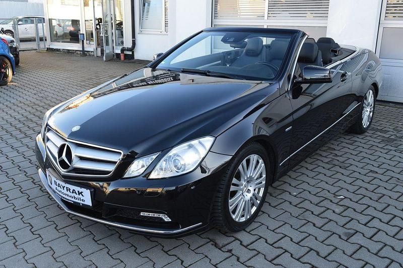 Gebraucht Mercedes E250 Avantgarde 204 PS (150 kW) 2011 Obsidianschwarz  metalliclack Cabrio