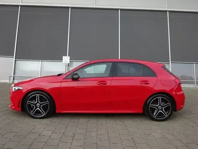 Gebraucht Mercedes A200 AMG line 163 PS (119 kW) 2019 Rot Limousine
