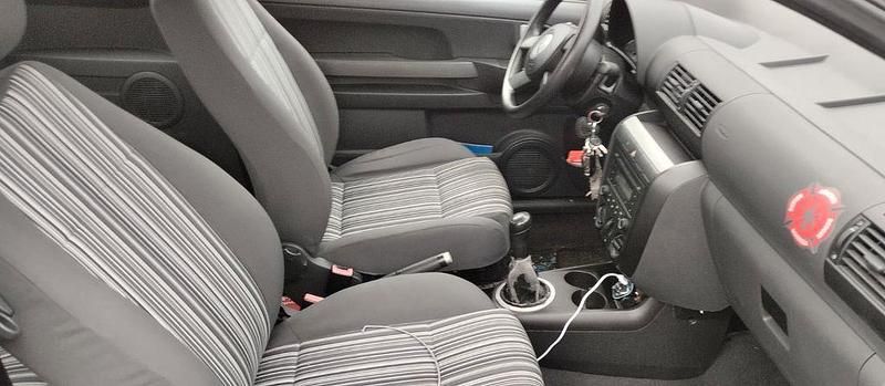 Gebraucht VW Fox 54 PS (39 kW) 2006 Silber Kleinwagen