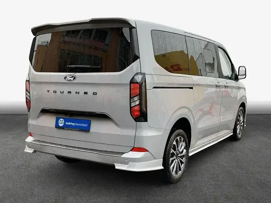 Neu Ford Tourneo Titanium 170 PS (125 kW) 2026 Grau Kombi
