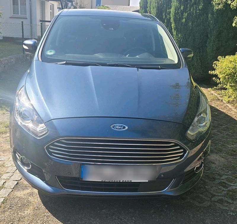 Blau Gebraucht 2019 Ford S-MAX S Van / Kleinbus | 13.500 € (Superpreis) - Bild 1/4