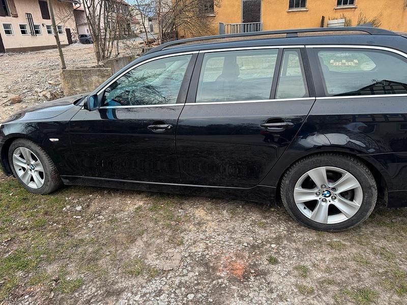 Gebraucht BMW 525 200 PS (147 kW) 2011 Schwarz Kombi