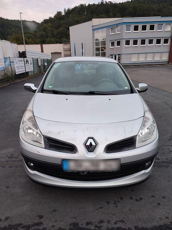 Silber Gebraucht 2008 Renault Clio II Dynamique Limousine | 900 € (Guter Preis) - Bild 1/4