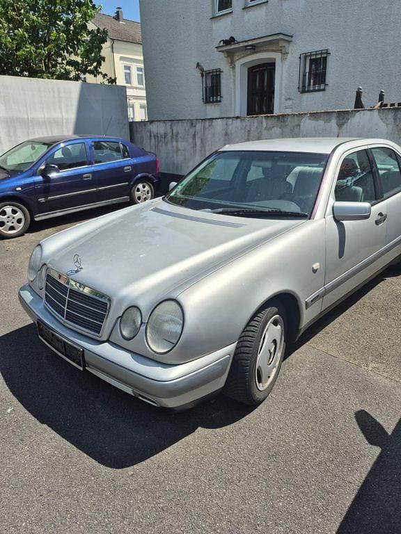 Gebraucht Mercedes 280 204 PS (150 kW) 1999 Silber Limousine