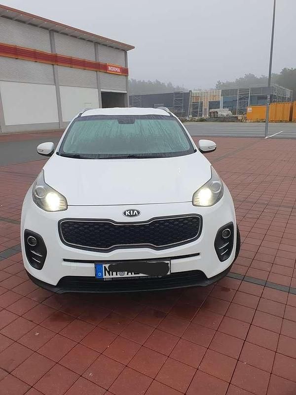 Weiß Gebraucht 2017 Kia Sportage Vision SUV | 12.490 € (Fairer Preis) - Bild 1/4