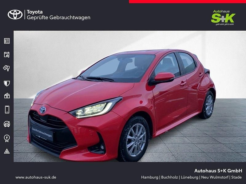 Rot Gebraucht 2022 Toyota Yaris Hybrid Team Kleinwagen | 19.880 € (Fairer Preis) - Bild 1/4