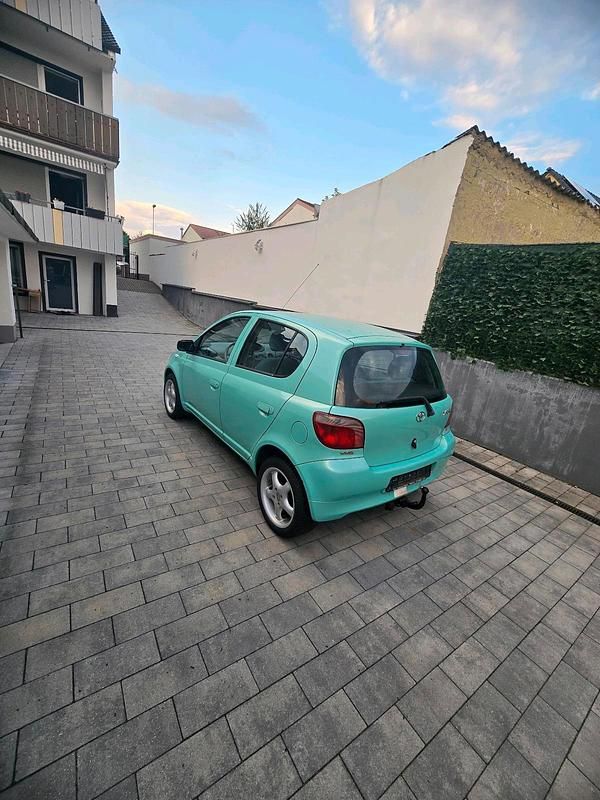 Grün Gebraucht 2000 Toyota Yaris Kleinwagen | 3.250 € (Fairer Preis) - Bild 1/4