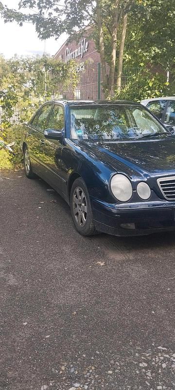 Gebraucht Mercedes E280 204 PS (150 kW) 2002 Blau Limousine