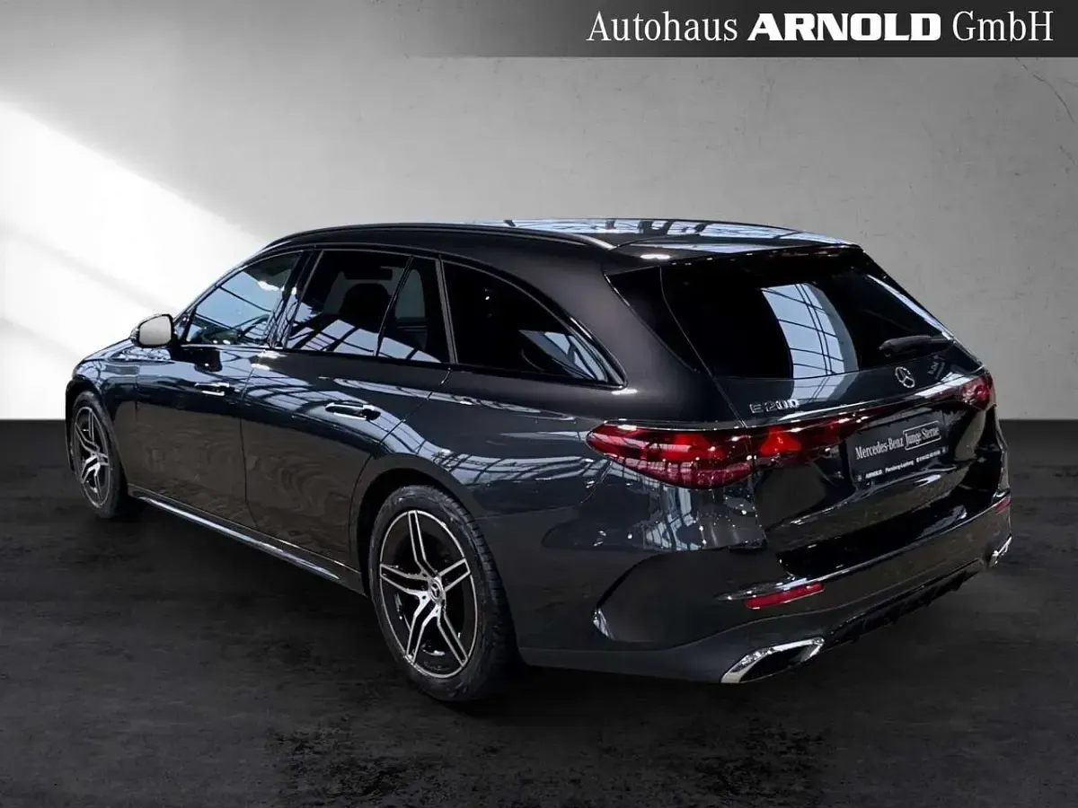 Gebraucht Mercedes E200 AMG line 204 PS (150 kW) 2024 Grau Limousine