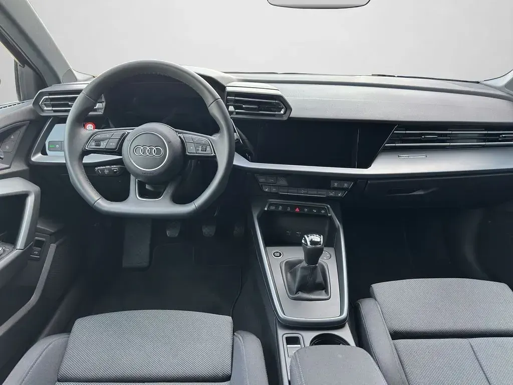 Second-hand Audi A3 Sport 116 CP (85 kW) 2025 Negru Berlinǎ