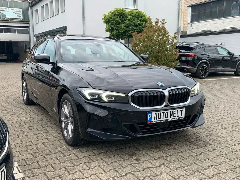 Gebraucht BMW 320e Shadowline 163 PS (119 kW) 2023 Schwarz Kombi