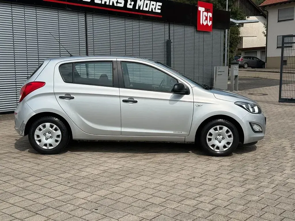 Gebraucht Hyundai i20 Trend 101 PS (74 kW) 2014 Silber Kleinwagen
