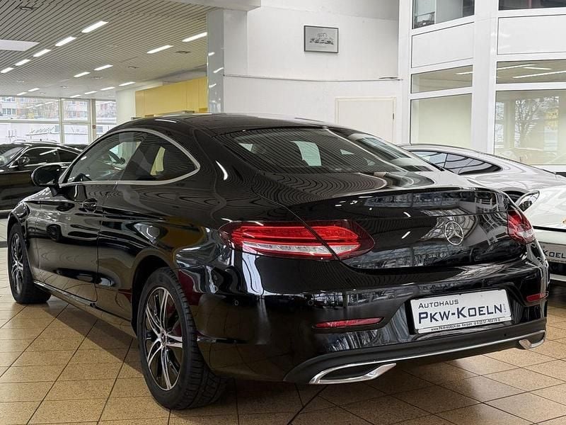 Gebraucht Mercedes C220 194 PS (142 kW) 2021 Schwarz Coupé
