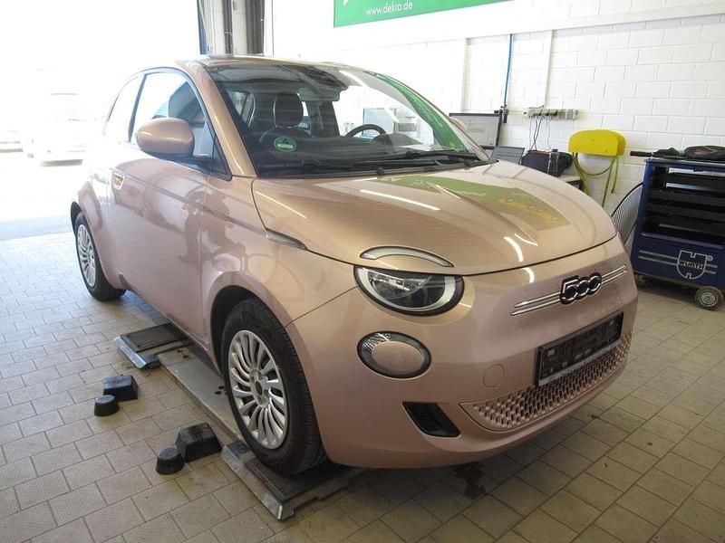 Gebraucht Fiat 500e 86 kW (118 PS) 2023 Rose gold (5cf) Kleinwagen