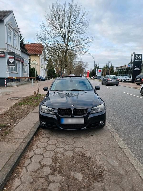 Gebraucht BMW 320 184 PS (135 kW) 2010 Schwarz Limousine