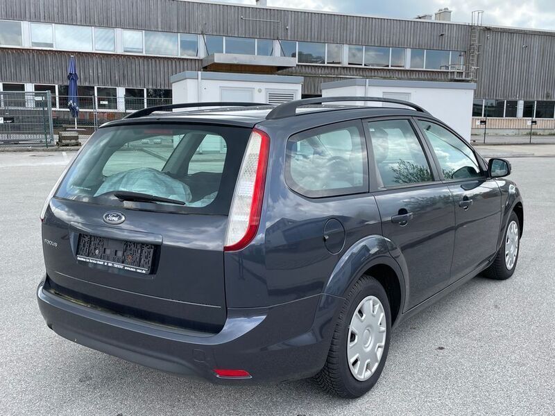 Gebraucht Ford Focus Style 125 PS (91 kW) 2009 Grau Kombi