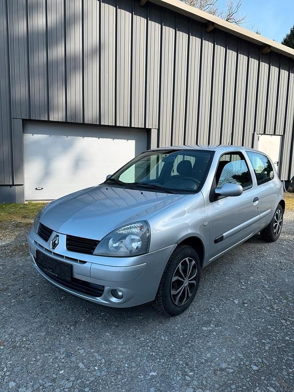 Gebraucht Renault Clio II 75 PS (55 kW) 2005 Silber Kleinwagen