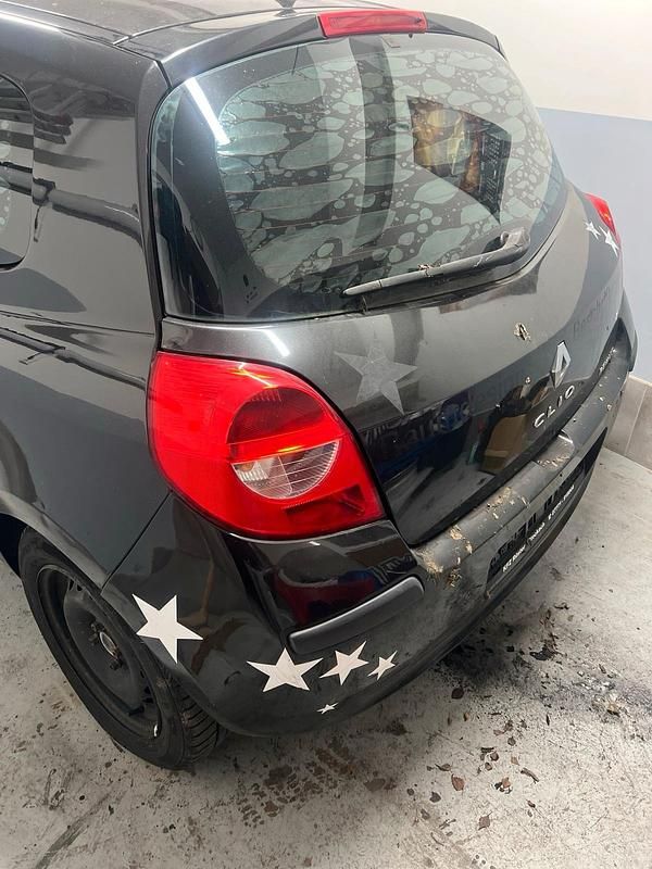 Gebraucht Renault Clio II 75 PS (55 kW) 2007 Schwarz Kleinwagen