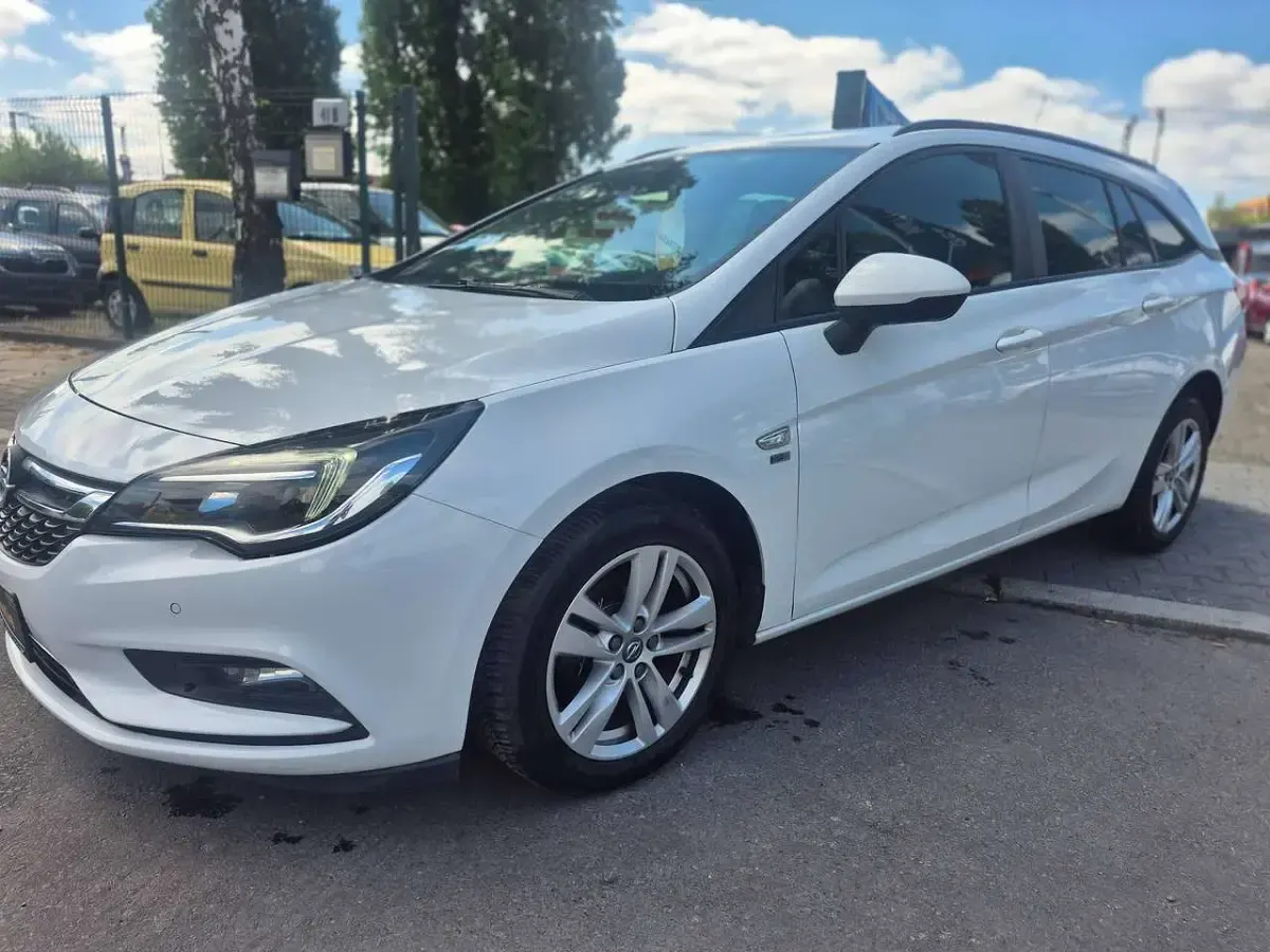 Gebraucht Opel Astra 110 PS (80 kW) 2019 Schneeweiss/summitwhite/arctic Kombi