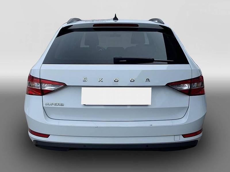 Gebraucht Skoda Superb Ambition 150 PS (110 kW) 2021 Weiß Kombi