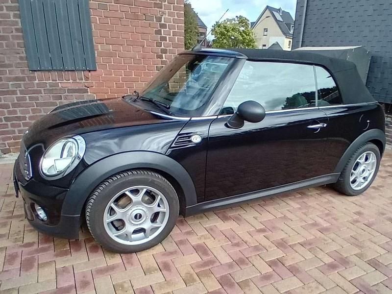 Schwarz Gebraucht 2012 Mini One Cabriolet Cabrio | 9.500 € (Etwas zu teuer) - Bild 1/4