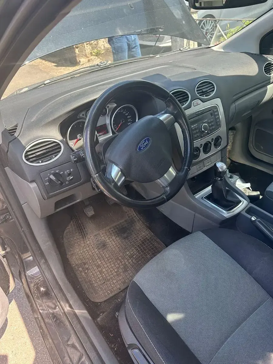 Gebraucht Ford Focus Style 101 PS (74 kW) 2010 Schwarz Kombi