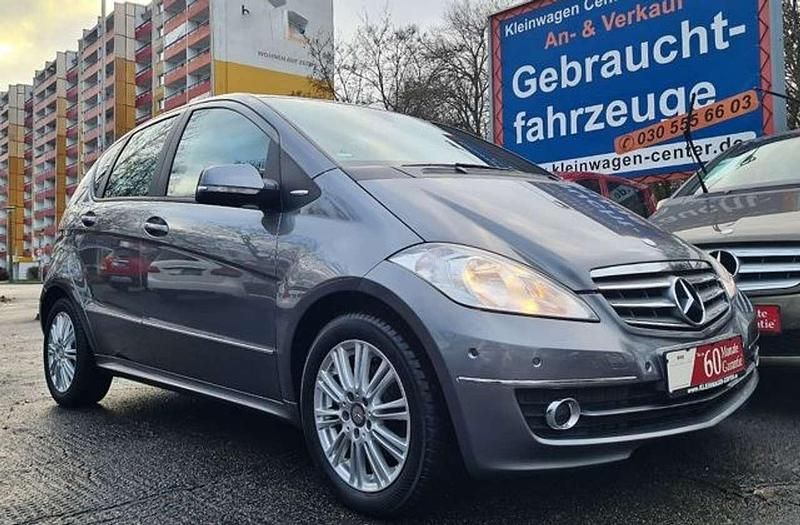 Gebraucht Mercedes A160 Elegance 82 PS (60 kW) 2011 Grau Van / Kleinbus
