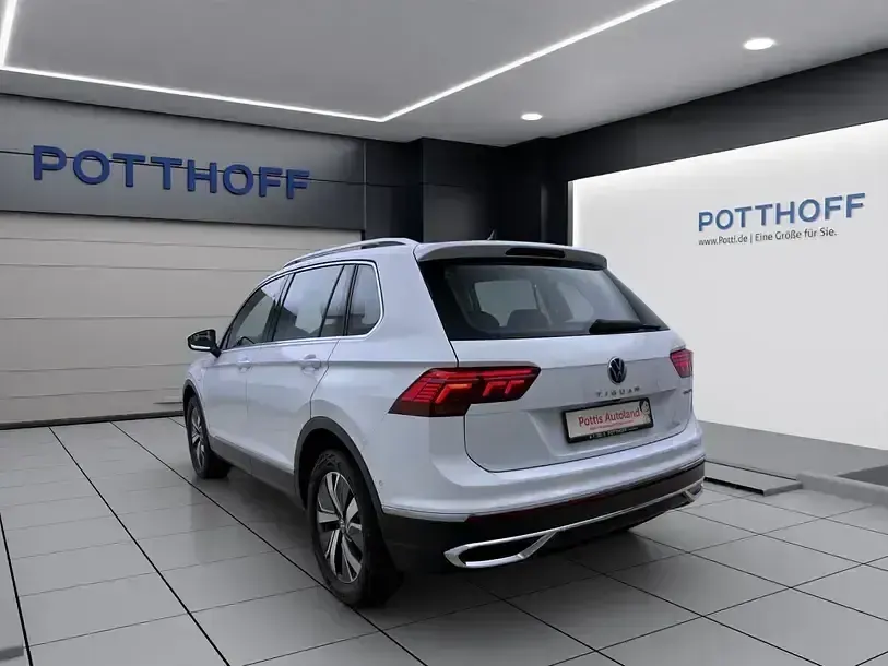 Gebraucht VW Tiguan Elegance 245 PS (180 kW) 2023 Pure white SUV