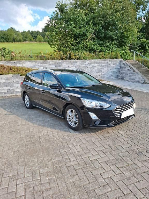 Schwarz Gebraucht 2019 Ford Focus Cool & Connect Limousine | 11.700 € (Fairer Preis) - Bild 1/4