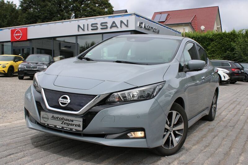 Grau Gebraucht 2021 Nissan Leaf Acenta Kleinwagen | 16.980 € (Etwas zu teuer) - Bild 1/4