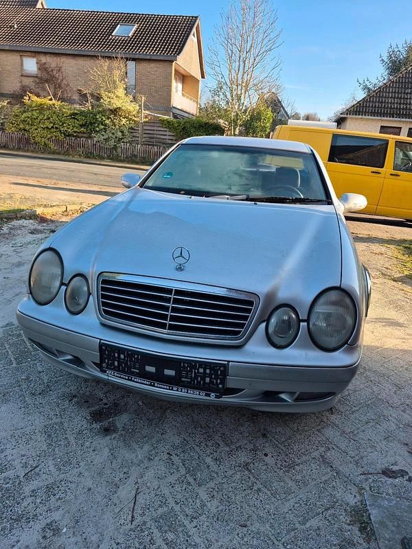 Silber Gebraucht 2000 Mercedes CLK200 Coupé | 1.800 € (Guter Preis) - Bild 1/4
