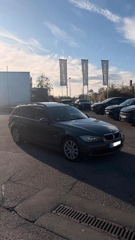 Gebraucht BMW 320 163 PS (119 kW) 2007 Grau Kombi