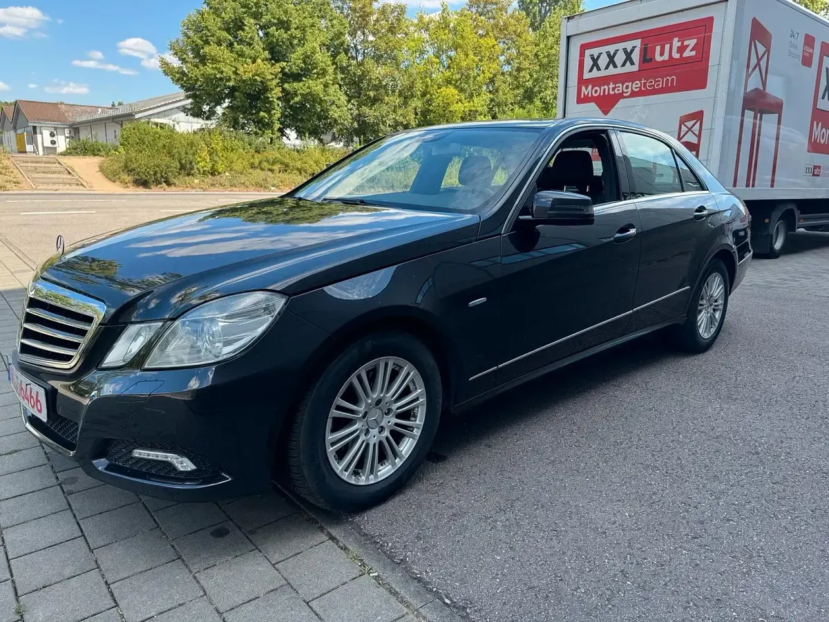 Gebraucht Mercedes E200 184 PS (135 kW) 2009 Schwarz Limousine