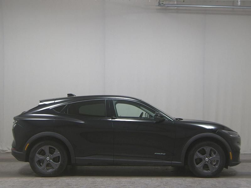 Schwarz Gebraucht 2022 Ford Mustang Mach-E Standard Range SUV | 23.480 € (Teuer) - Bild 1/4