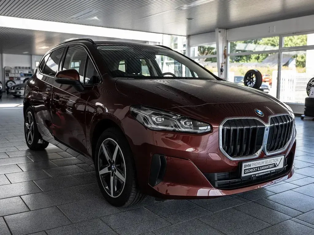 Gebraucht BMW 220 Active Tourer 170 PS (125 kW) 2025 Rot Van / Kleinbus