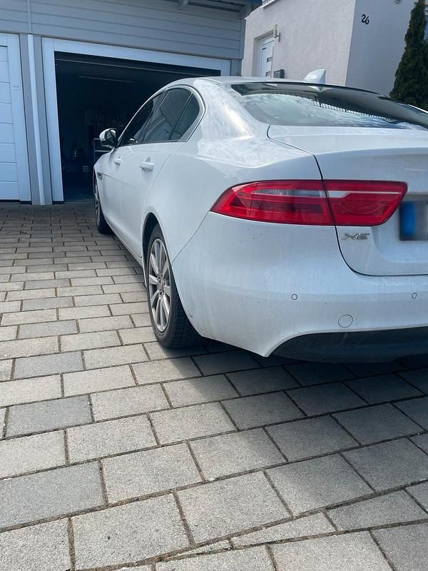 Gebraucht Jaguar XE 163 PS (119 kW) 2017 Weiß Limousine