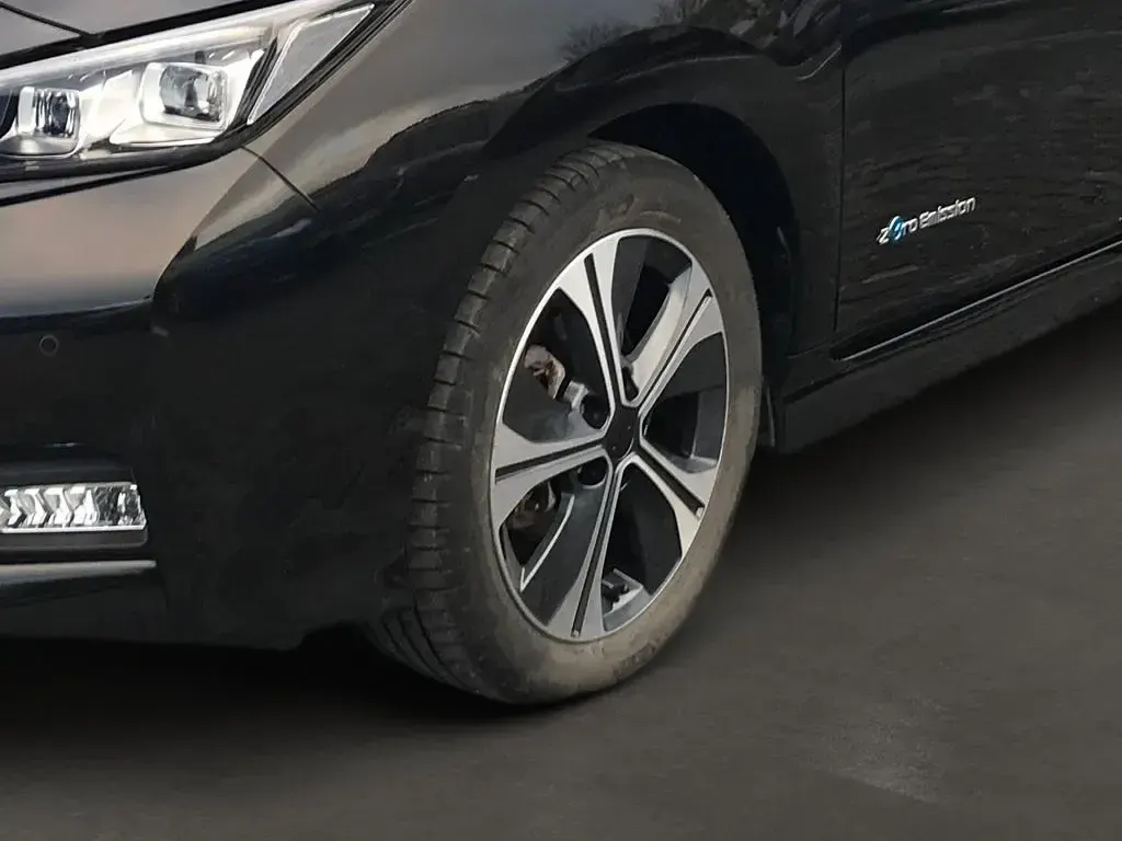 Gebraucht Nissan Leaf N-Connecta 110 kW (150 PS) 2020 Schwarz Kleinwagen