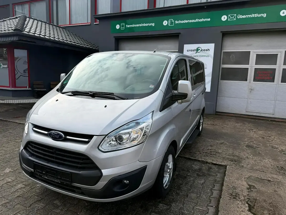 Gebraucht Ford Tourneo 155 PS (114 kW) 2016 Silber Van / Kleinbus