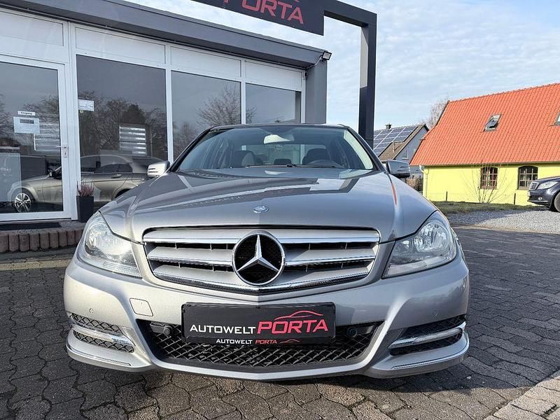 Gebraucht Mercedes C180 156 PS (114 kW) 2012 Silber Limousine