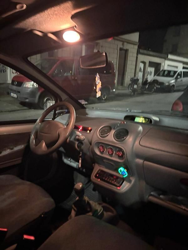 Gebraucht Renault Twingo 58 PS (42 kW) 2003 Silber Kleinwagen