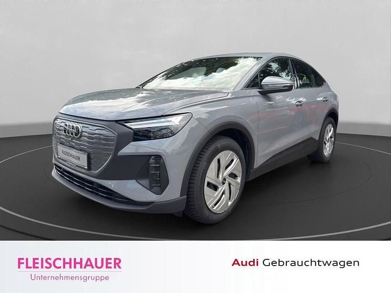 Grau Gebraucht 2022 Audi Q4 Sportback e-tron Sport SUV | 23.470 € (Superpreis) - Bild 1/4