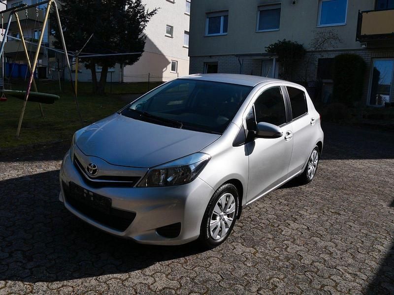 Gebraucht Toyota Yaris Multidrive S 99 PS (72 kW) 2012 Silber Kleinwagen