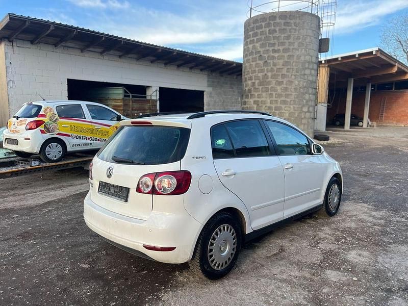 Gebraucht VW Golf VI 105 PS (77 kW) 2011 Weiß Kleinwagen