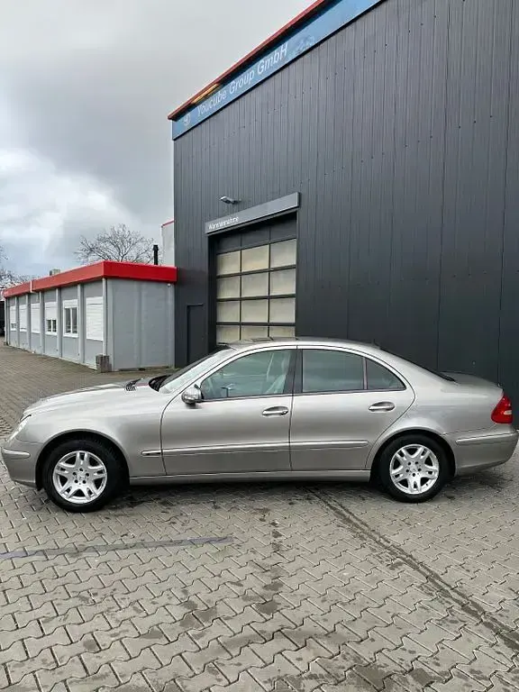 Gebraucht Mercedes E200 Classic 163 PS (119 kW) 2004 Silber Limousine