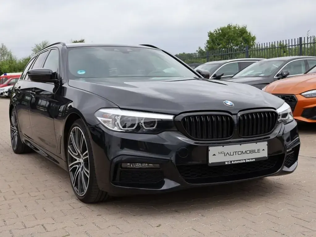 Gebraucht BMW 530 M Sport 252 PS (185 kW) 2019 Black sapphire metallic Kombi