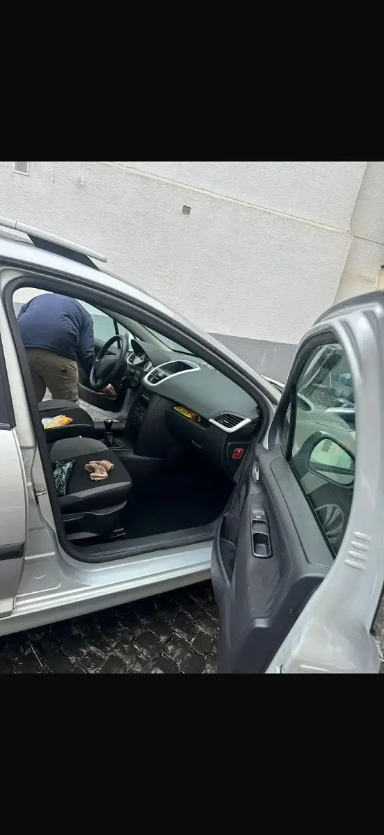 Gebraucht Peugeot 207 95 PS (69 kW) 2008 Silber Kombi